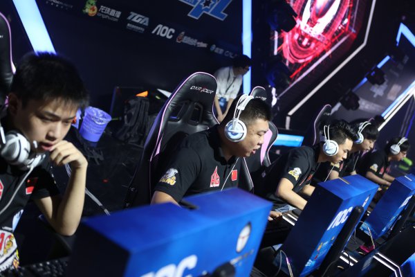 连续4赛季进球上双🍋古桥亨梧双响，21轮10球登顶苏超射手榜.