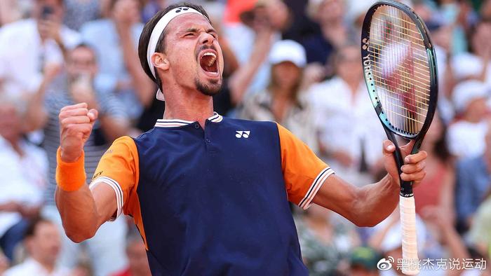 唐钱婷获得2025世界泳联世锦赛女子50米蛙泳银牌