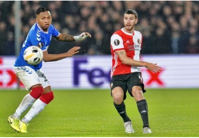 在中线附近 在中线附近